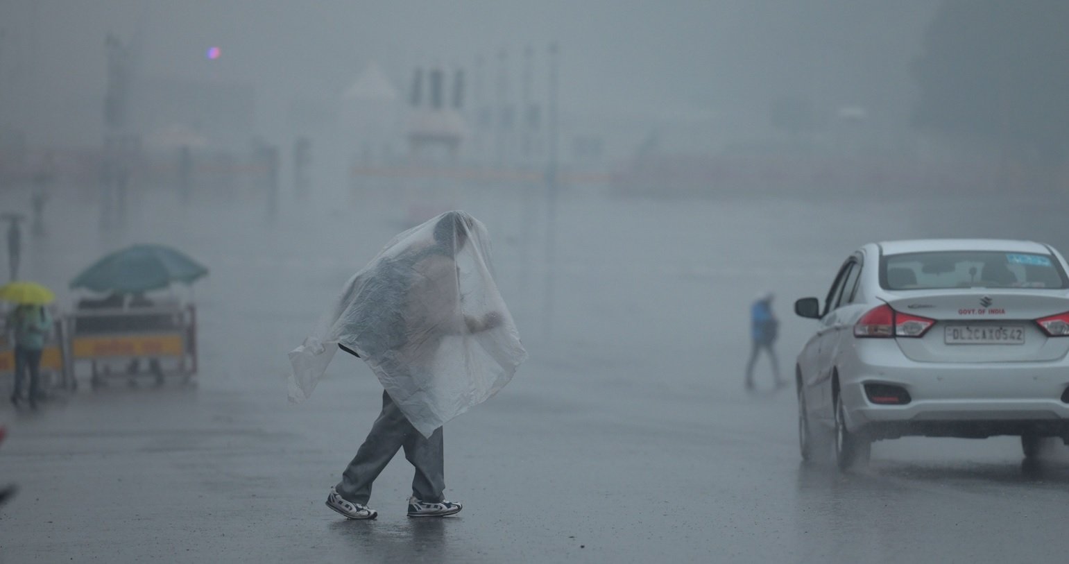 rain alert: आने वाले 4 दिनों में दिल्ली ncr समेत इन राज्यों में पड़ेगी कड़ाके की ठंड और बारिश, imd ने जारी किया अलर्ट