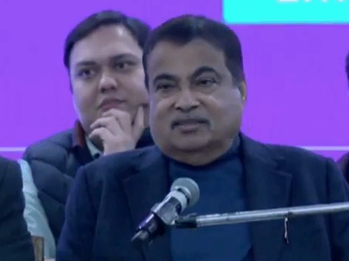 गडकरी बोले पुराने लोगों को रिटायर होना चाहिए:नई पीढ़ी को कमान सौंपनी चाहिए; वे जिम्मेदारी संभाल ले तो पुरानी पीढ़ी दूसरा काम करे