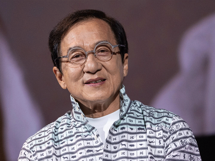 जैकी चैन ने रिकॉर्ड किया फेयरवेल सॉन्ग:यह गाना एक्टर की मौत के बाद रिलीज होगा, दुनिया के लिए होगा उनका आखिरी संदेश