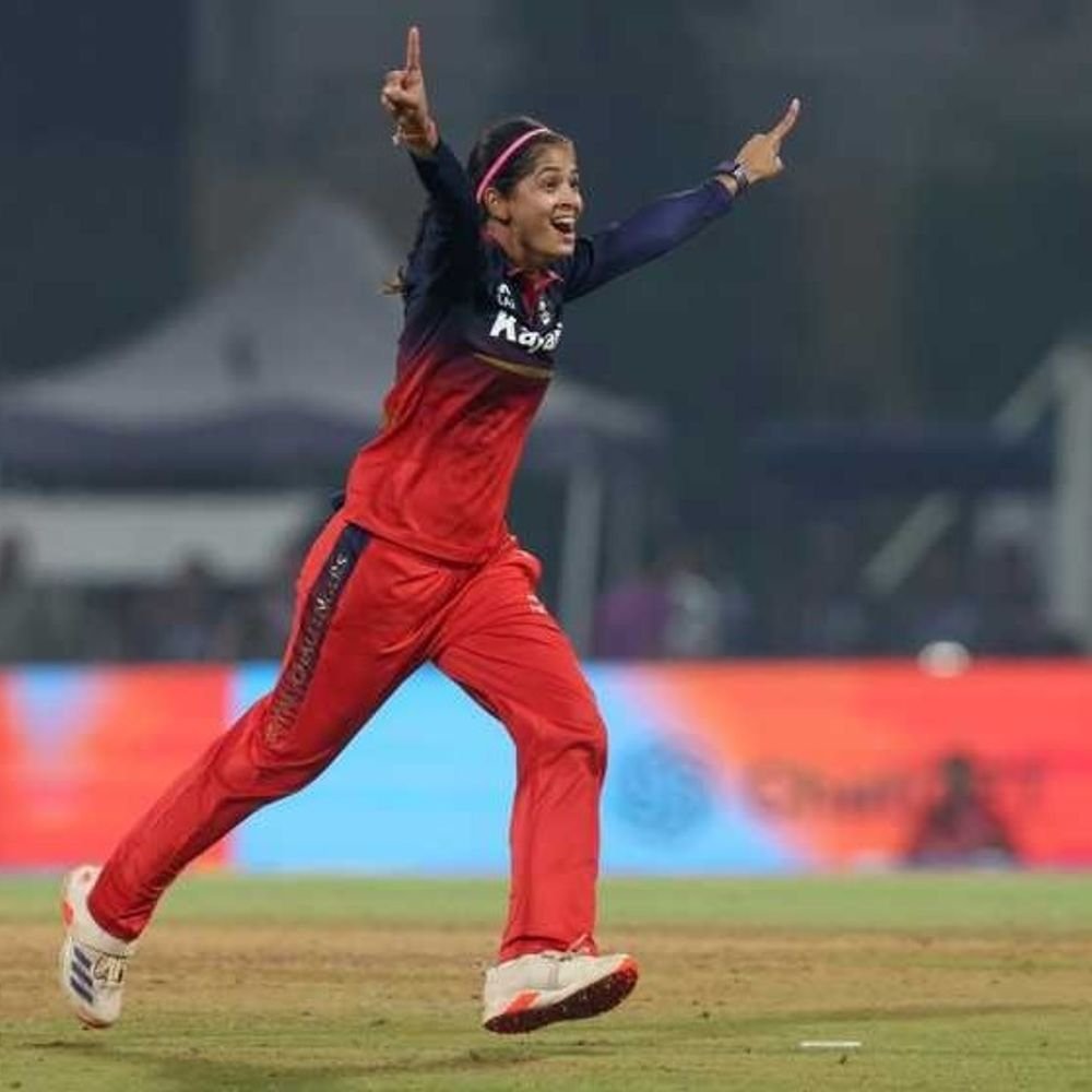 wpl में rcb की लगातार तीसरी जीत:गुजरात को 32 रन से हराया; राधा यादव ने 66 रन बनाए, श्रेयांका पाटील को 5 विकेट