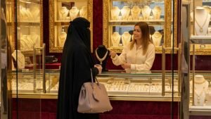 cg news: बुर्का या चेहरा ढंककर ज्वेलरी दुकान जाने वालों को नहीं मिलेगा सोना चांदी…