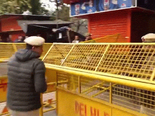 ugc हेडक्वार्टर के बाहर सुरक्षा बढ़ी:जनरल कैटेगरी के स्टूडेंट्स आज प्रदर्शन करेंगे; जातीय भेदभाव को लेकर नए नियमों का विरोध, यूपी में मजिस्ट्रेट का इस्तीफा