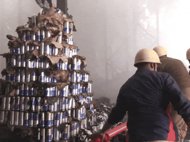 पश्चिम बंगाल में दो गोदामों में आग, 8 की मौत:कई मजदूर के फंसे होने की आशंका; सात घंटे में 12 दमकल गाड़ियों ने आग बुझाई