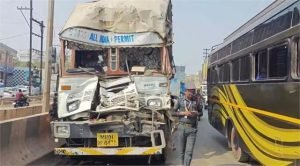 raipur accident: रायपुर में मैग्नेटो मॉल के सामने बड़ा हादसा, कंटेनर ने डंपर को मारी जोरदार टक्कर