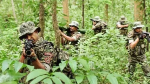 cg naxal encounter: छत्तीसगढ़ तेलंगाना सीमा पर मुठभेड़, कई नक्सलियों के मारे जाने की खबर; गोलीबारी जारी