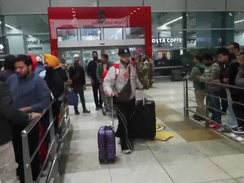 ईरान में फंसे भारतीय स्टूडेंट्स का दूसरा बैच भारत लौटा:अब तक 200 से ज्यादा सुरक्षित पहुंचे; ईरान हिंसा में 3 हजार+ मौतें हुईं