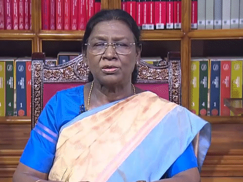 राष्ट्रपति मुर्मू बोलीं बेटियों ने क्रिकेट वर्ल्ड कप जीतकर रिकॉर्ड बनाया:देश के विकास में महिलाओं की भागीदारी बढ़ी; भारत जल्द दुनिया की तीसरी अर्थव्यवस्था बनेगा