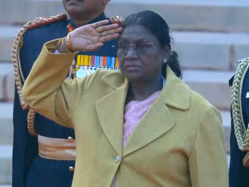 विजय चौक पर बीटिंग रिट्रीट सेरेमनी:राष्ट्रपति मुर्मू और पीएम मोदी पहुंचे; गणतंत्र दिवस समारोह का औपचारिक समापन होगा