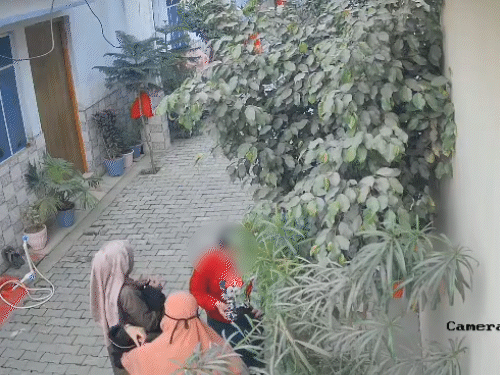 5 मुस्लिम लड़कियों ने हिंदू छात्रा को बुर्का पहनाया, video:भाई का दावा बहन से कहा गया इस्लाम कबूल करने से किस्मत बदलेगी, मुरादाबाद में fir दर्ज