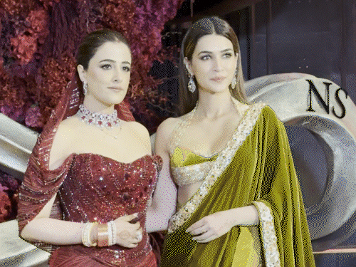 नूपुर स्टेबिन की शादी के रिसेप्शन में पहुंचे सलमान खान:मौनी रॉय, दिशा पटानी और कई सेलेब्रिटीज जश्न में शामिल हुए