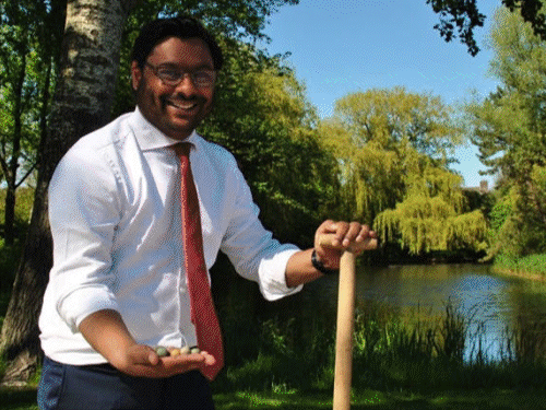 नीदरलैंड के भारतवंशी मेयर मां को ढूंढने आए:कहा कर्ण को कुंती से मिलने का अधिकार; 41 साल पहले मां ने शेल्टर होम में छोड़ा था