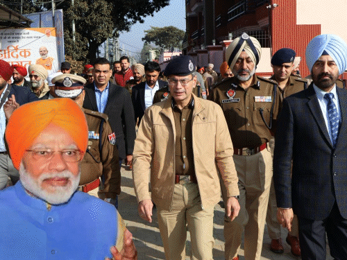 pm मोदी के पंजाब दौरे से पहले ब्लास्ट की धमकी:मेल में लिखा निशाने पर डेरा बल्लां, 4 स्कूलों में आज धमाका; आदमपुर एयरपोर्ट का नाम बदलेगा