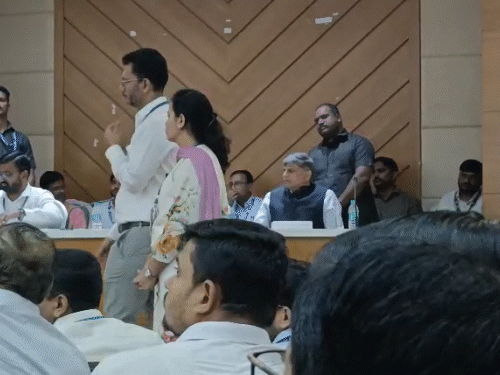 मुंबई समेत 15 नगर निगम में महिला महापौर होंगी:उद्धव गुट का आरोप bmc के लिए नियम बदले, obc या st का मेयर होना था