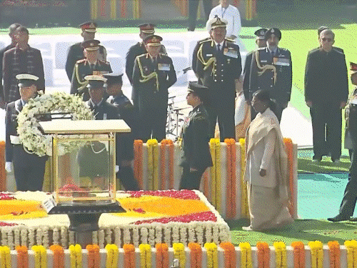 महात्मा गांधी की 78वीं पुण्यतिथि, मोदी ने श्रद्धांजलि दी:राहुल गांधी बोले राष्ट्रपिता का मंत्र था सत्ता से बड़ी सत्य की ताकत, 7 फोटोज