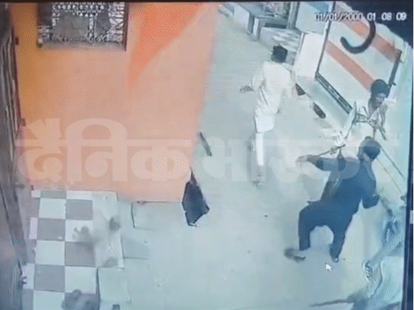 उज्जैन के तराना में बस फूंकी दुकान जलाई, मंदिर पर पथराव:cctv में पथराव करते दिखे युवक, 13 बसों में तोड़फोड़, 15 गिरफ्तार
