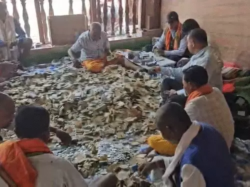 dantewada danteshwari mandir: दंतेश्वरी मंदिर की दान पेटी खुली, 19.44 लाख नकद निकले; जानिए और क्या क्या मिला