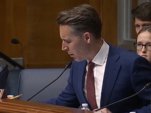 क्या आदमी प्रेग्नेंट हो सकता है अमेरिकी सांसद का सवाल:भारतवंशी डॉक्टर बोलीं– ये पॉलिटिकल सवाल, कई पेशेंट खुद को महिला नहीं मानतीं