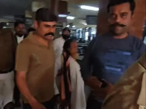 raipur minor rape: रायपुर में 9 साल की बच्ची से रेप करने वाले 65 वर्षीय बुजुर्ग का video, लाठी के सहारे चलता दिखा