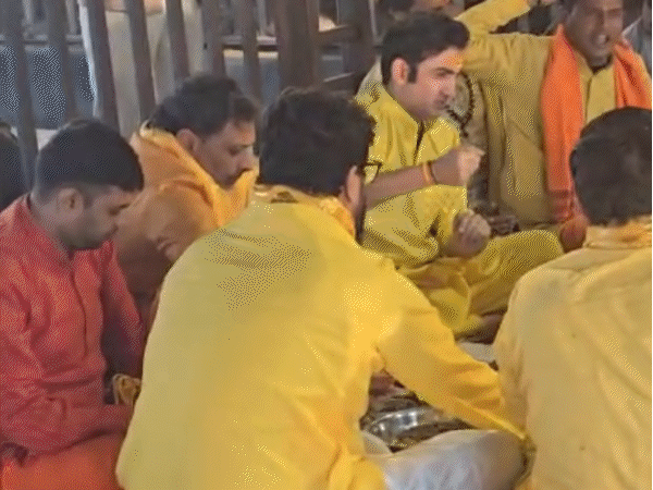 भारत न्यूजीलैंड मैच से पहले मां बगलामुखी मंदिर पहुंचे गौतम गंभीर:हवन अनुष्ठान कर जीत की कामना की; इंदौर में रविवार को होगा मुकाबला