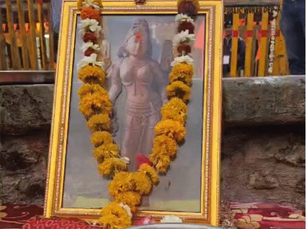 एमपी भोजशाला में 10 साल बाद नमाज पूजा साथ साथ:शाम तक हवन पूजन चलेगा, नमाज अब तक शुरू नहीं हुई; 8000 पुलिसकर्मी तैनात, ड्रोन ai से निगरानी