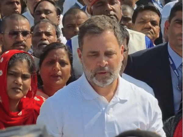 राहुल गांधी बोले पानी पीकर लोग मर रहे, यही अर्बन मॉडल:इंदौर में मृतकों के परिजन को डेढ़ डेढ़ लाख के चेक दिए; कहा सरकार जिम्मेदारी ले