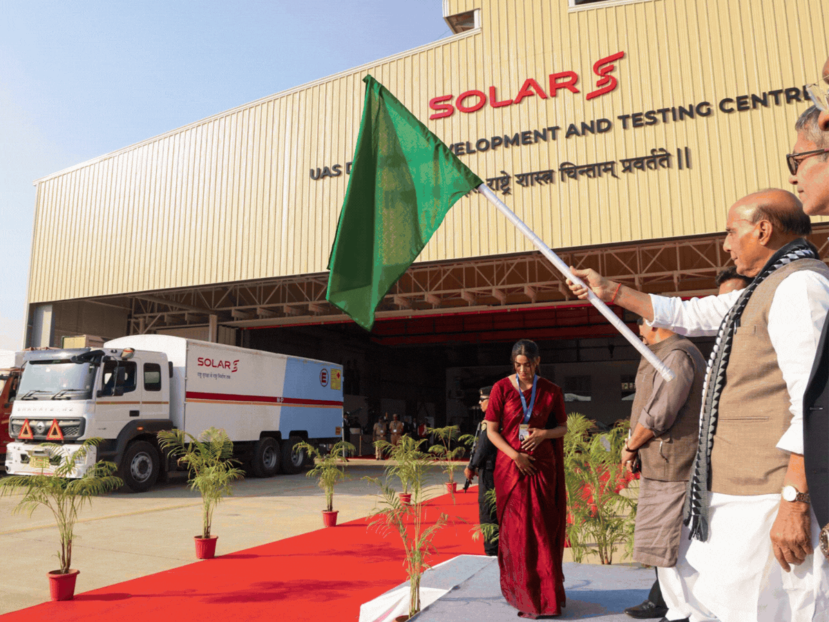 राजनाथ सिंह ने गाइडेड पिनाका रॉकेट सिस्टम को हरी झंडी दिखाई:ये आर्मेनिया भी एक्सपोर्ट होगा; कहा हमारा लक्ष्य गोला बारूद प्रोडक्शन का ग्लोबल हब बनना