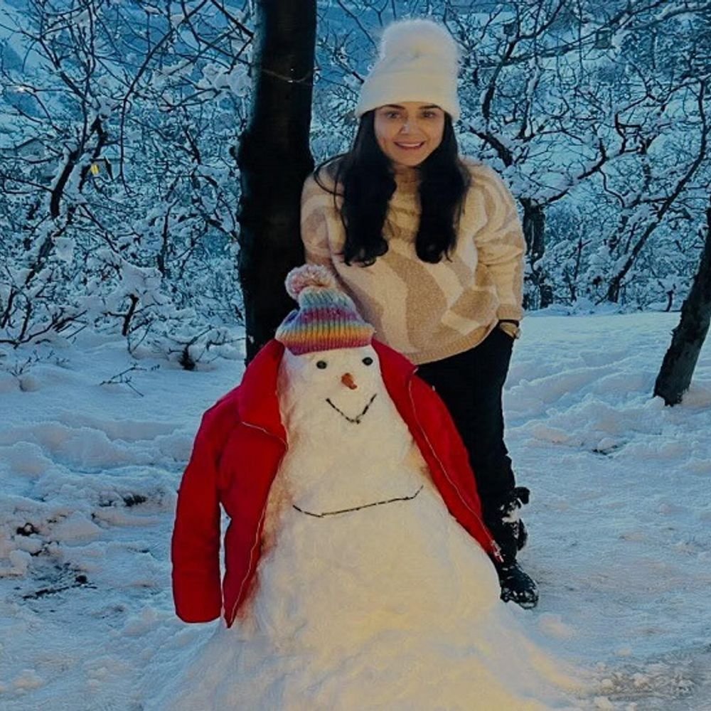 प्रीति जिंटा ने ‘स्नो गर्ल’ बनाकर ताजा की शिमला की यादें:सोशल मीडिया पर भावुक पोस्ट, लिखा समय तेजी से निकल रहा