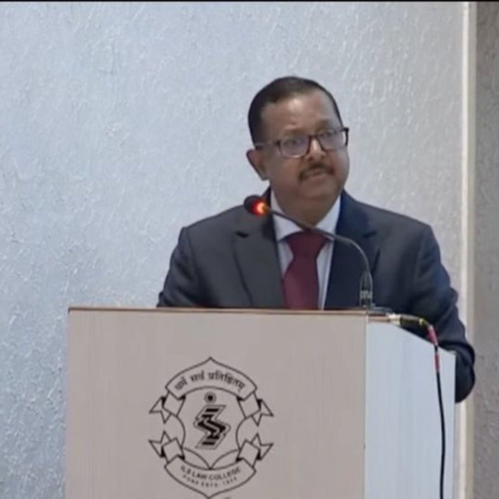 जस्टिस उज्जल भुइयां बोले–जजों का तबादला न्यायपालिका का आंतरिक मामला:सरकार के खिलाफ फैसला देने पर ट्रांसफर ठीक नहीं, संविधान सर्वोच्च है