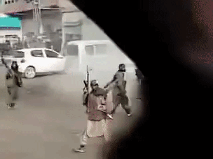 बलूचिस्तान में एकसाथ 12 जगहों पर बलूचों का हमला:10 पुलिसकर्मियों की मौत, डिप्टी कमिश्नर को किडनैप किया; pm शहबाज बोले इसके पीछे भारत