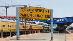 raipur railway station loot: रायपुर रेलवे स्टेशन में बदमाशों ने यात्री को मारा चाकू, 8 हजार कैश और मोबाइल लूटा