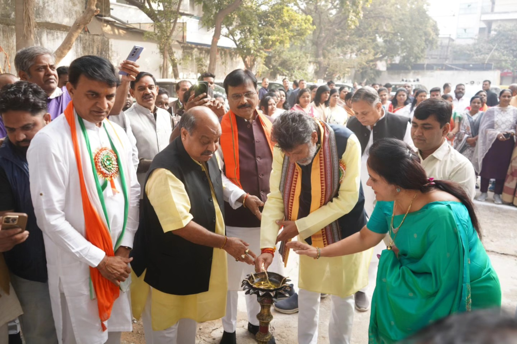 रायपुर बीजेपी कार्यालय में गणतंत्र दिवस समारोह, प्रदेश अध्यक्ष किरण सिंह देव ने किया ध्वजारोहण…