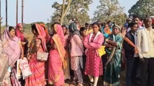 kanker news: 2 महिलाओं को बेचने के आरोप से गांव में तनाव, फिर एक महिला वीडियो कॉल कर बोली अपनी मर्जी से गई, दूसरी की तलाश जारी