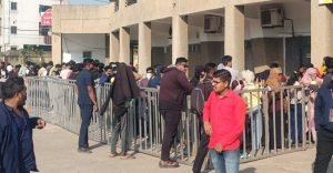 raipur ind vs nz match: रायपुर में भारत vs न्यूजीलैंड मैच; टिकट लेने इंडोर स्टेडियम में उमड़ी भीड़