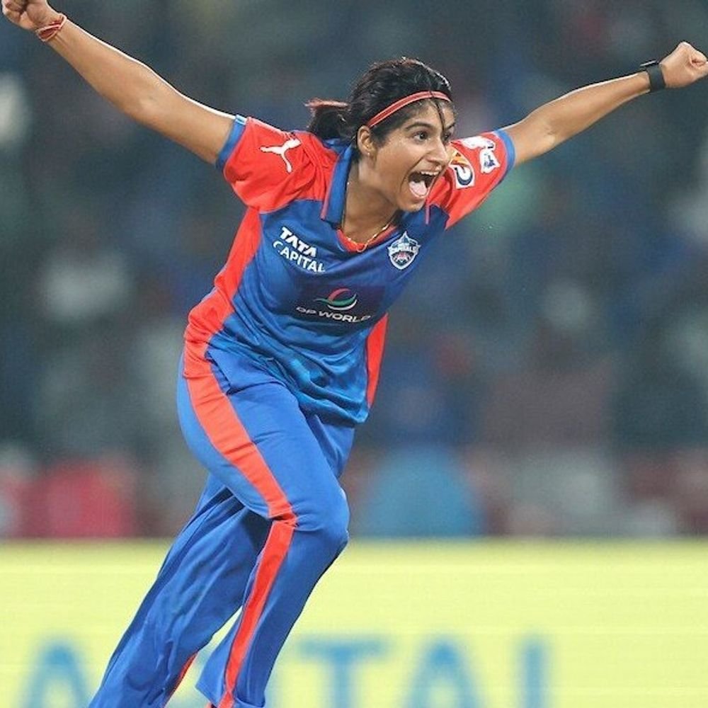 wpl में rcb की पहली हार:दिल्ली कैपिटल्स 7 विकेट से जीती, नंदनी शर्मा को 3 विकेट; वोलवार्ट ने 42 रन बनाए