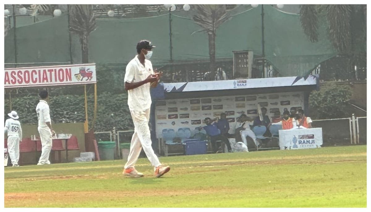 ranji trophy: प्रदूषण के कारण मुंबई के खिलाड़ियों को हुई दिक्कतें, दिल्ली के खिलाफ फेस मास्क पहनकर खेलने उतरे