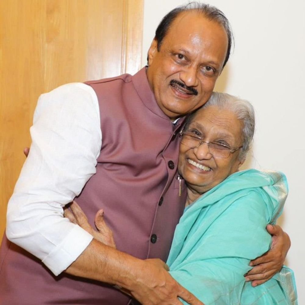 हादसे के वक्त टीवी देख रही थीं अजित की मां:मौत की खबर ना मिले इसलिए नौकरों ने टीवी केबल काटा, मोबाइल फ्लाइट मोड पर डाला