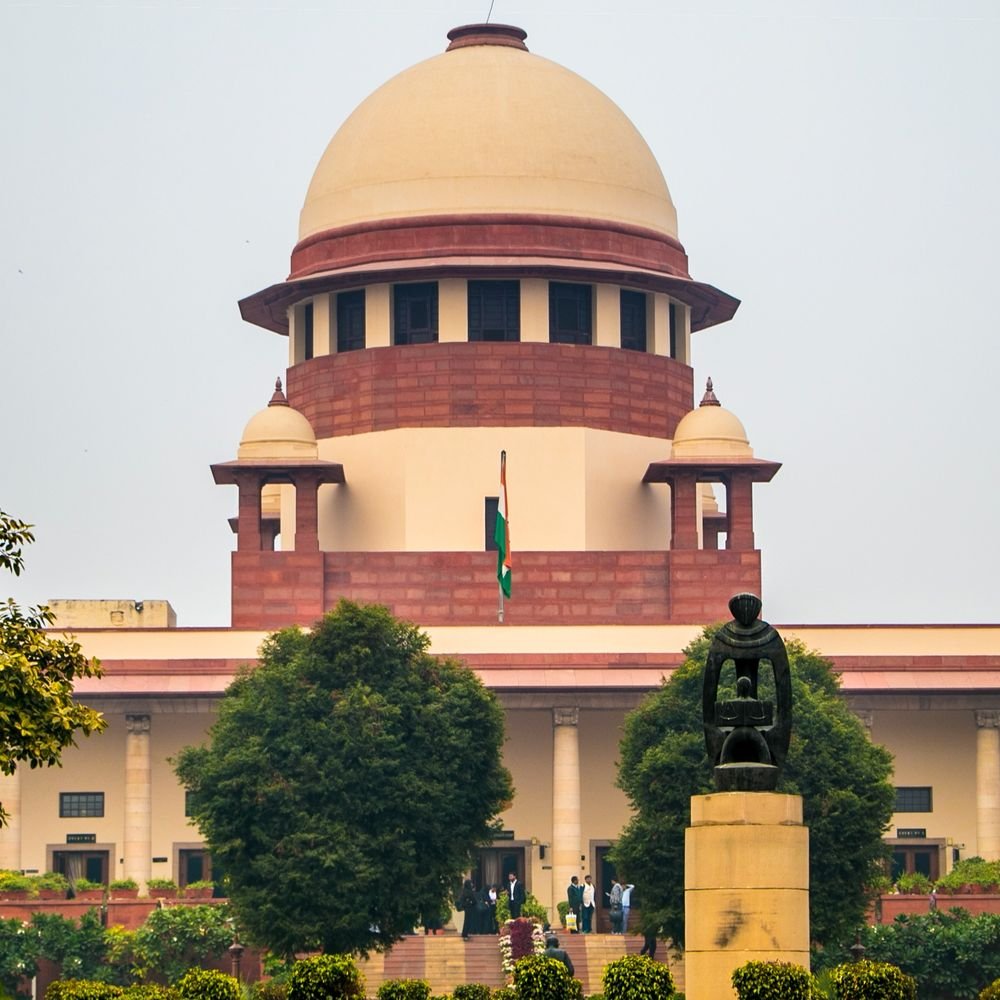 सुप्रीम कोर्ट बोला हर स्कूल में लड़कियों को सैनेटरी पैड मिले:लड़के लड़कियों के अलग टॉयलेट हों; नियम का उल्लंघन करने पर स्कूल की मान्यता रद्द होगी