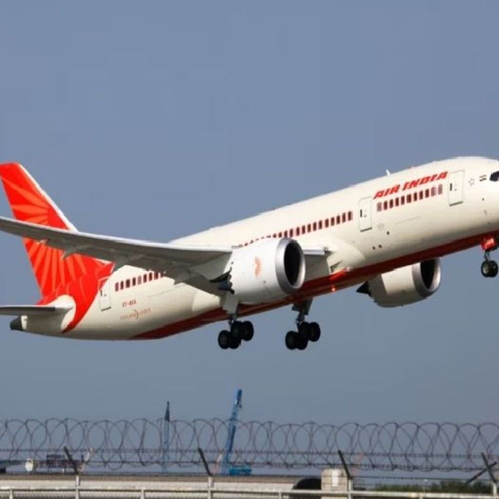 जयपुर एयर इंडिया की फ्लाइट रनवे टच कर फिर उड़ी:10 मिनट बाद सफल लैंडिंग, प्लेन में थे कांग्रेस के प्रदेश प्रभारी सुखजिंदर रंधावा