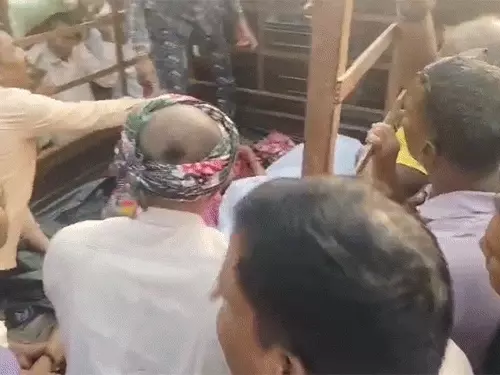balod murder: रेप के आरोपी ने आंगनबाड़ी कार्यकर्ता को चाकू से गोदा, फिर पंखा से लटककर दी जान
