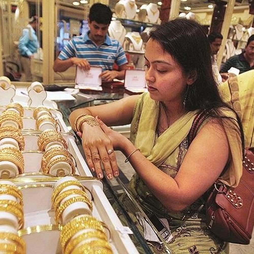 चांदी 13 दिन में ₹1.27 लाख सस्ती:₹2.58 लाख प्रति किलो पर आई, सोना ₹20,008 गिरकर ₹1.56 लाख पर आया