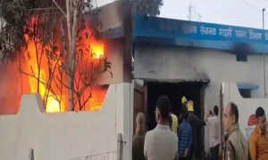 cg fire: मछली पालन विभाग के कार्यालय में भीषण आग, सरकारी फाइलें और लाखों का सामान जलकर खाक