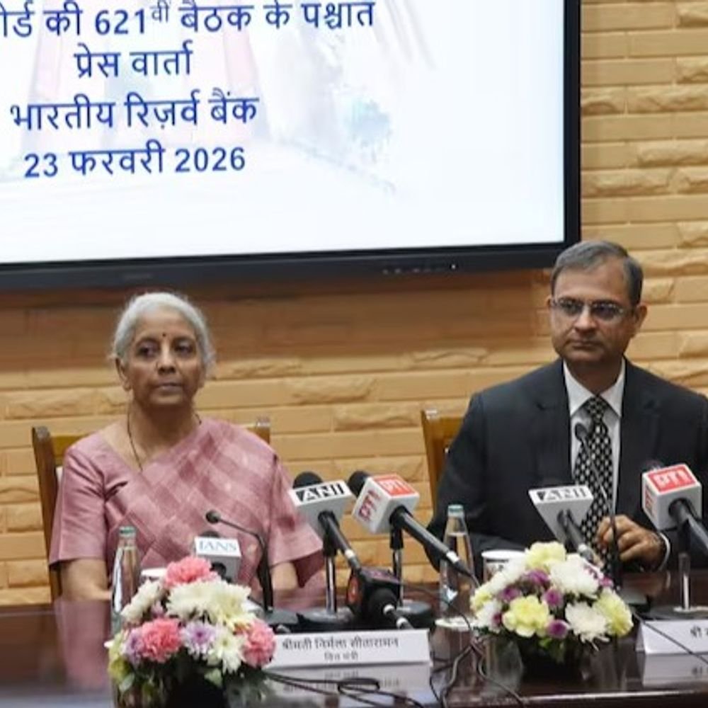 बैंकों की 'मिस सेलिंग' पर निर्मला सीतारमण सख्त:कहा बैंक इंश्योरेंस बेचना बंद करें और कोर बिजनेस पर ध्यान दें, rbi ला रहा नए नियम