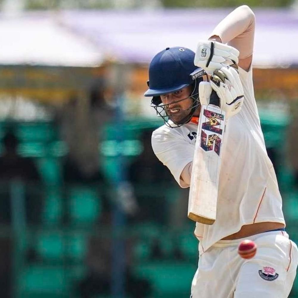 रणजी ट्रॉफी जम्मू कश्मीर को 477 रन की बढ़त मिली:कामरान इकबाल ने नाबाद 94 रन बनाए, कर्नाटक 293 रन पर ऑलआउट