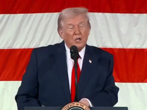 ट्रम्प बोले वेनेजुएला में सीक्रेट हथियार का इस्तेमाल किया:रूस चीन के डिफेंस सिस्टम फेल हो गए; कहा एक दिन सब पता चलेगा