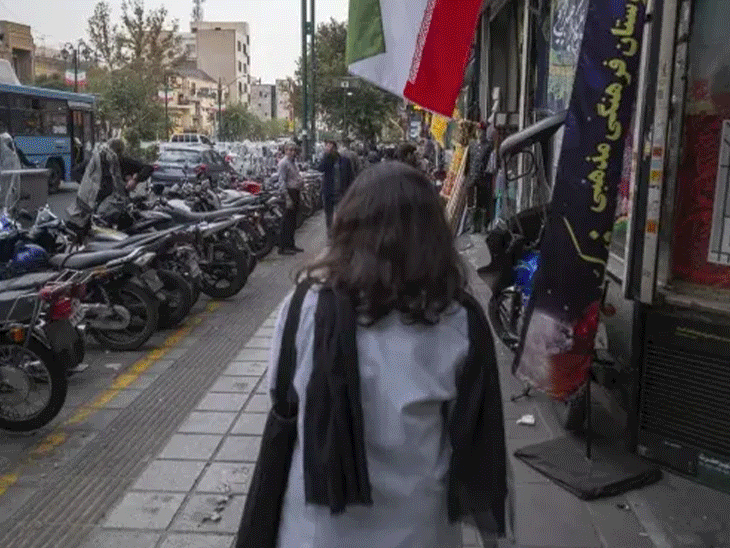 अमेरिकी नागरिकों को तुरंत ईरान छोड़ने की चेतावनी:वर्चुअल एंबेसी बोली मदद का इंतजार न करें, खुद निकलें; ओमान में परमाणु मुद्दे पर आज बातचीत