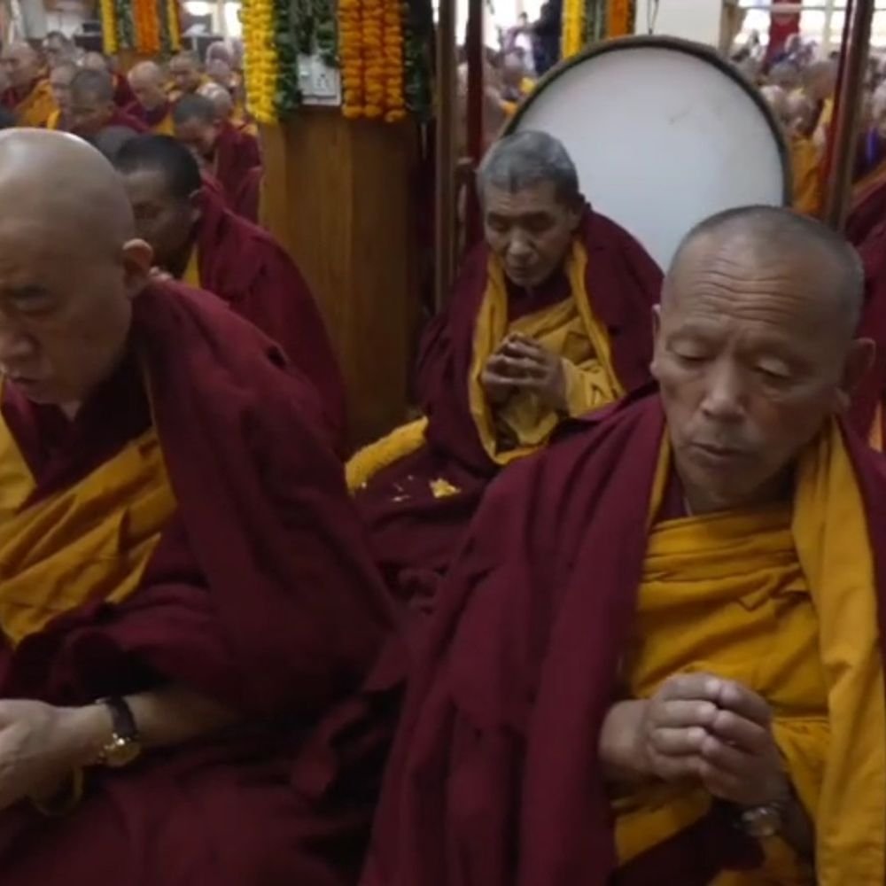 धर्मशाला में दलाई लामा के लिए विशेष ‘दीर्घायु पूजा’:तिब्बती नववर्ष लोसर पर विशेष पूजा 'तेंशुग' का आयोजन, हजारों श्रद्धालुओं को हुए प्रथम दर्शन