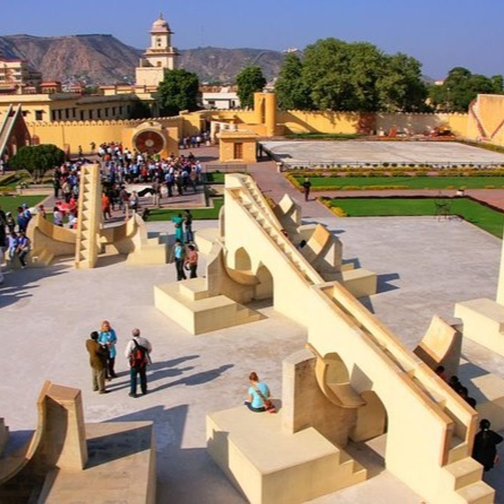 जयपुर घूमने आए दो जापानी टूरिस्ट लापता:दिल्ली से टैक्सी में आए थे, बैग छोड़कर मैकडॉनल्ड्स रेस्टोरेंट में गए थे, वापस नहीं लौटे