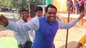 balrampur school viral video: भोजपुरी गाने पर डांस पड़ा भारी, वीडियो वायरल होते ही प्राचार्य निलंबित