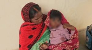 bilaspur dog attack: आवारा कुत्तों ने स्कूल जा रहे मासूम पर किया हमला, गंभीर हालत में अस्पताल में भर्ती