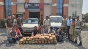 mahasamund ganja smuggling: महासमुंद में 68 लाख का गांजा जब्त; ईको कार में ले जा रहे थे 137 किलो गांजा, महिला सहित 8 तस्कर गिरफ्तार